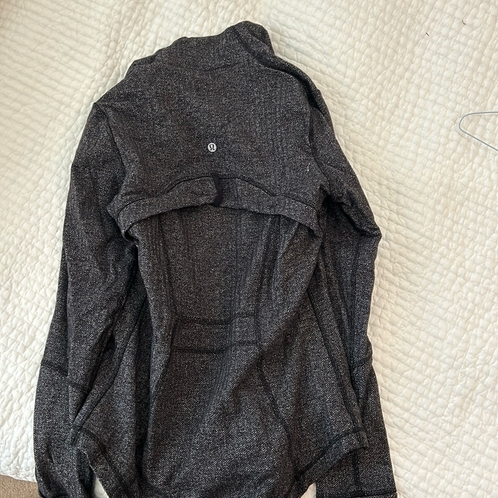 Lulu lemon jacket size 4